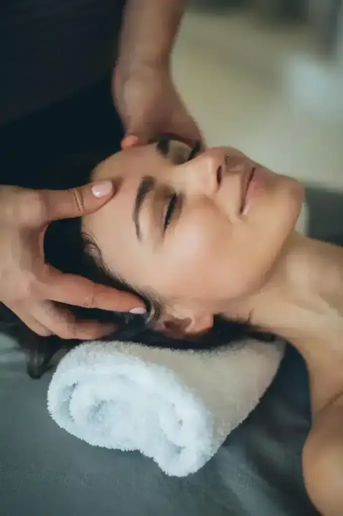 Relaxing head massage gift session at Master of Massage Minneapolis